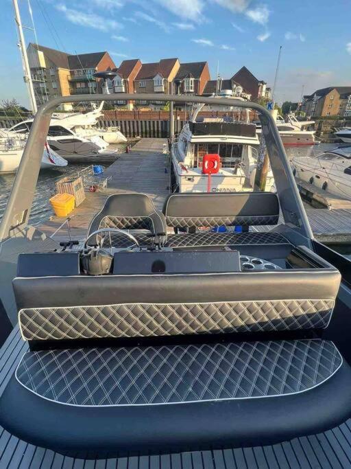 Yacht "X" - 44 Foot Modern Yacht On 5 Star Ocean Village Marina - Minutes Away From City Centre And Cruise Terminals, Free Parking ,Spa Package Available! Σαουθάμπτον Εξωτερικό φωτογραφία