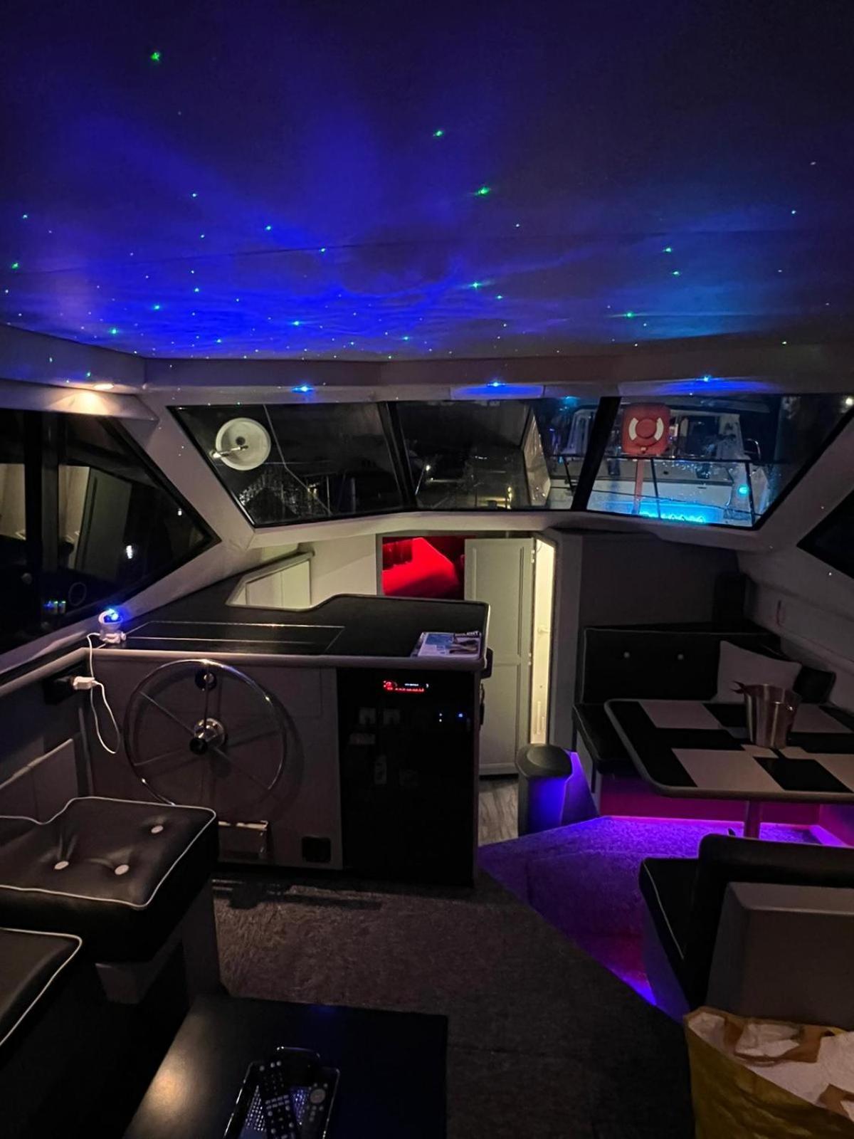 Yacht "X" - 44 Foot Modern Yacht On 5 Star Ocean Village Marina - Minutes Away From City Centre And Cruise Terminals, Free Parking ,Spa Package Available! Σαουθάμπτον Εξωτερικό φωτογραφία