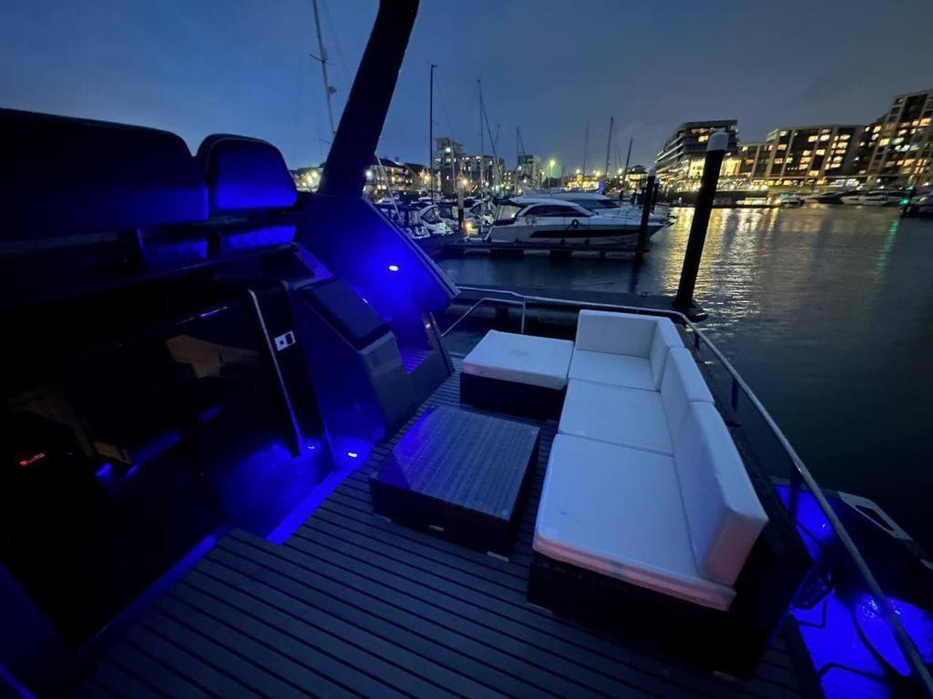 Yacht "X" - 44 Foot Modern Yacht On 5 Star Ocean Village Marina - Minutes Away From City Centre And Cruise Terminals, Free Parking ,Spa Package Available! Σαουθάμπτον Εξωτερικό φωτογραφία