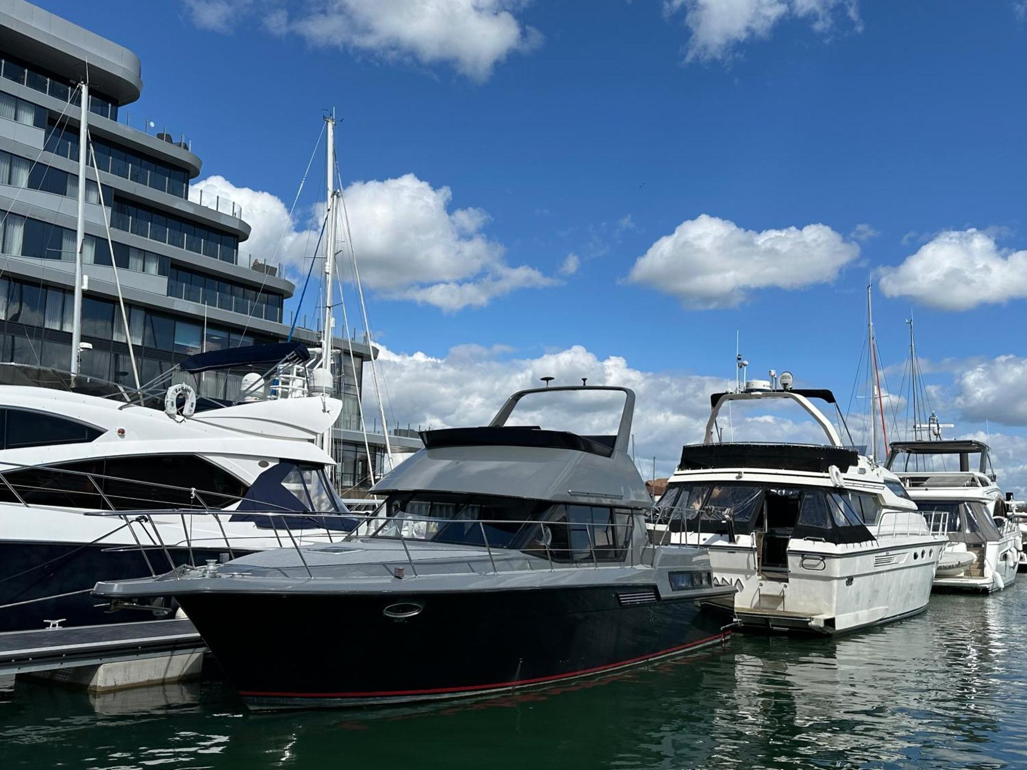 Yacht "X" - 44 Foot Modern Yacht On 5 Star Ocean Village Marina - Minutes Away From City Centre And Cruise Terminals, Free Parking ,Spa Package Available! Σαουθάμπτον Εξωτερικό φωτογραφία