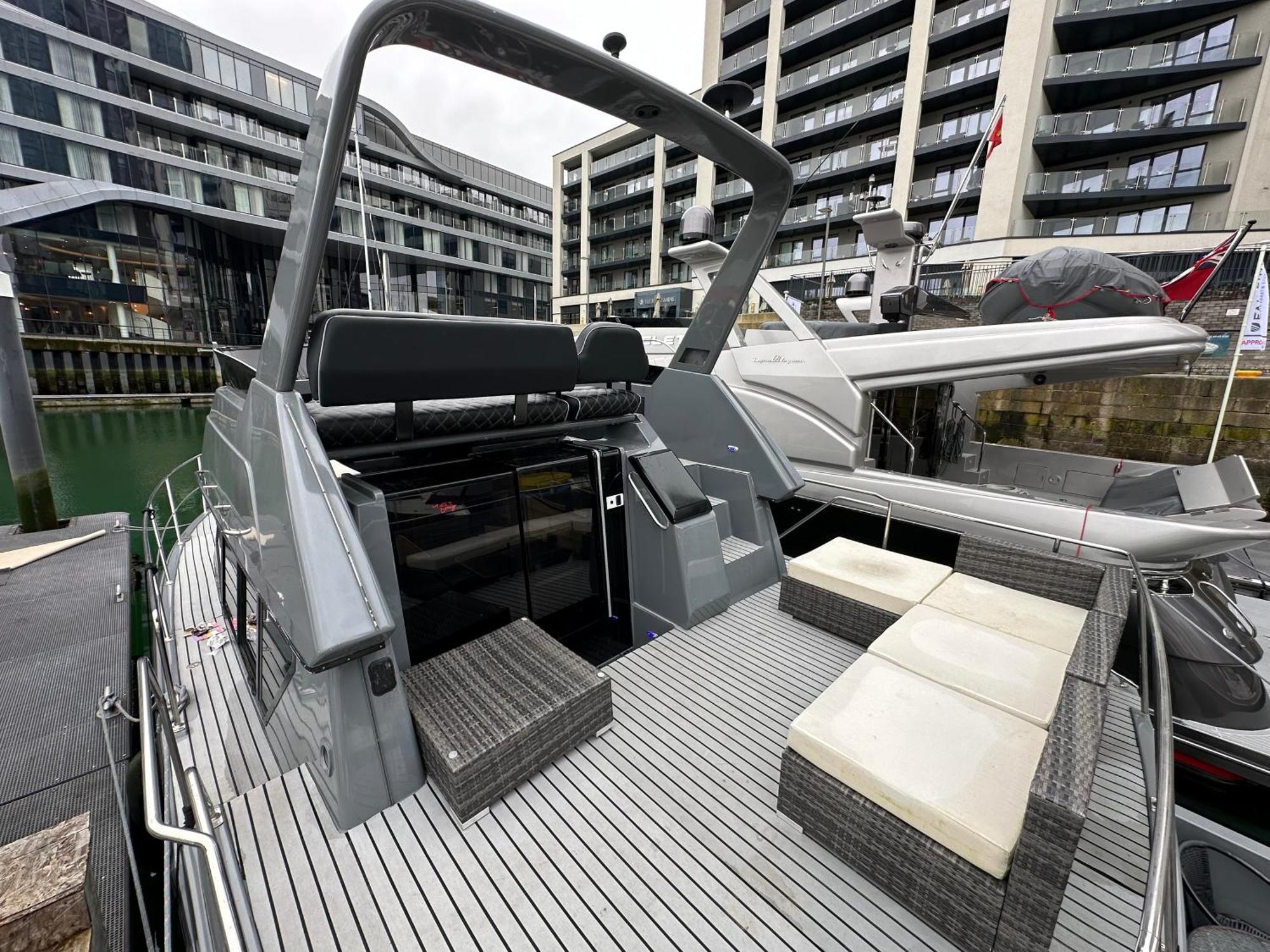 Yacht "X" - 44 Foot Modern Yacht On 5 Star Ocean Village Marina - Minutes Away From City Centre And Cruise Terminals, Free Parking ,Spa Package Available! Σαουθάμπτον Εξωτερικό φωτογραφία